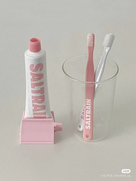 Pink Toothbrush Aesthetic, Dental Care Aesthetic, Aesthetic Toothpaste, Pink Toothpaste, Brushing Teeth Aesthetic, Aesthetic Toothbrush, Toothbrush Aesthetic, Toothpaste Aesthetic, Dental Hygiene Aesthetic