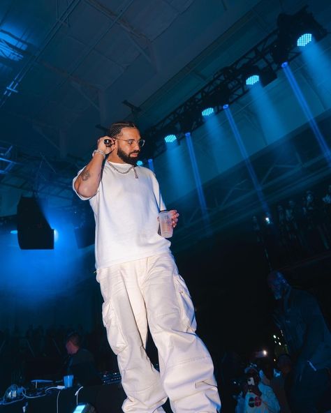 Drake Full Body Pic, Drake Photoshoot, Drake Pictures, Drake Playlist, Drake Style, Drake Wallpaper, Drake Fashion, Drake Aesthetic, Drake White