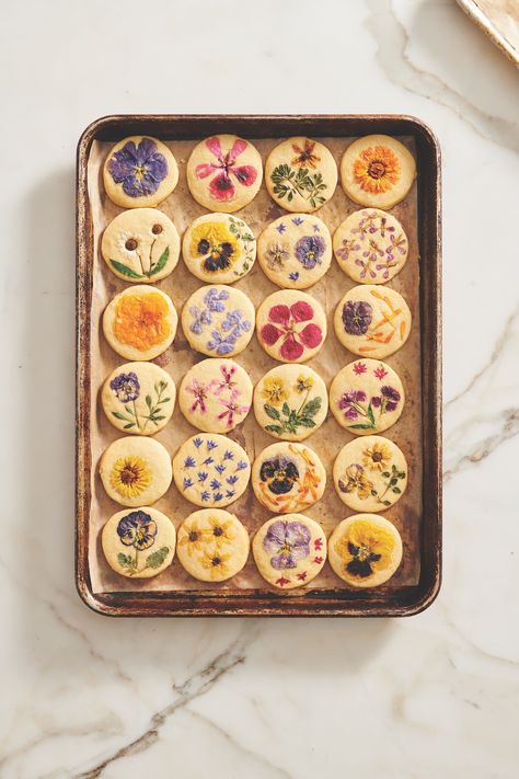 Edible Flowers Recipes, Spring Cookies, Dandelion Recipes, Flower Cookies, Flower Food, Edible Flowers, Pretty Cakes, Bagels, Pretty Food