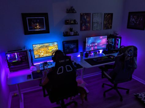 Games Room Inspiration, Aesthetic Game, Small Game Rooms, Gaming Desk Setup, Best Gaming Setup, Computer Gaming Room, Couple Room, Gamer Room Decor, Pc Gaming Setup