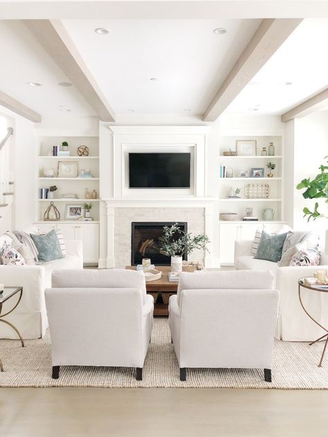 Simply White Trim, Benjamin Moore Simply White, Benjamin Moore Classic Gray, White Living Room Decor, تصميم داخلي فاخر, White Sofa, Gray Walls, Minimalist Home Interior, Classic Gray