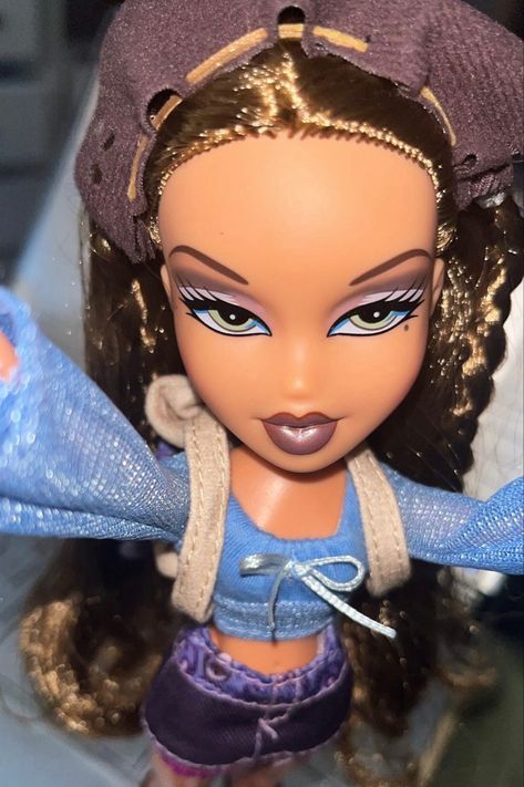 Yasmin Bratz Doll Original, Bratz Yasmin And Sasha, Bratz Yasmin Doll, Bratz Yasmin Outfit, Yasmin Bratz Pfp, Yasmin Bratz Outfit, Bratz Yasmin Aesthetic, Bratz Yasmin Icon, Yasmin Bratz Aesthetic