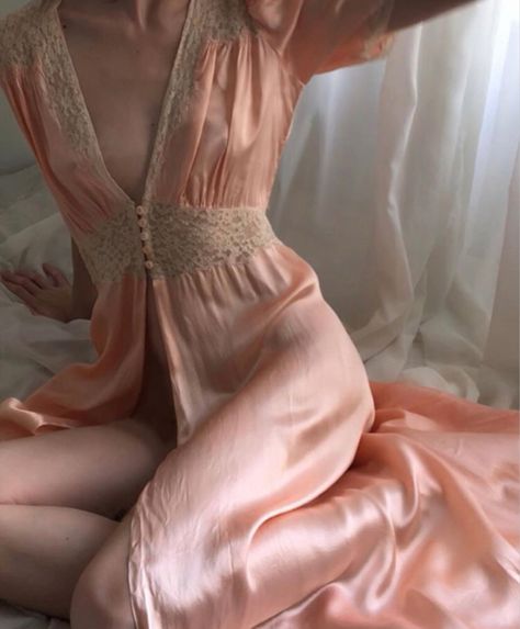 #aesthetic #vogue #mode #fashion #beauty #outfit #sleepers #sleep #cosy #home #chill #pyjamas #pijamas #night #nightwear #pyjamaparty #vintgae #old #victorian #victorianera #bridgerton #castle #princess #queen Bridgerton Castle, Beige White Aesthetic, Home Chill, Cute Nightgowns, Night Gown Dress, Vintage Slip Dress, Vogue Dress, Cosy Home, Causal Outfits