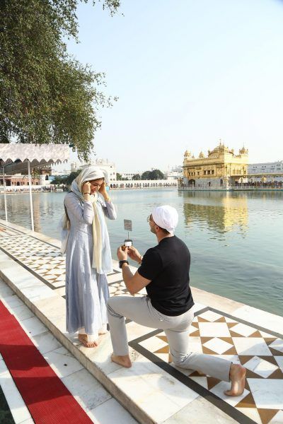 A Gorgeous Engagement With Minimal Decor And Eye-Catching Outfits | WedMeGood Punjabi Quotes Romantic, Gurudwara Couple, Couple In Art Gallery, Punjabi Couples Pics, Indian Proposal, Punjabi Engagement, Sikh Couple, Indian Love, Punjabi Couple