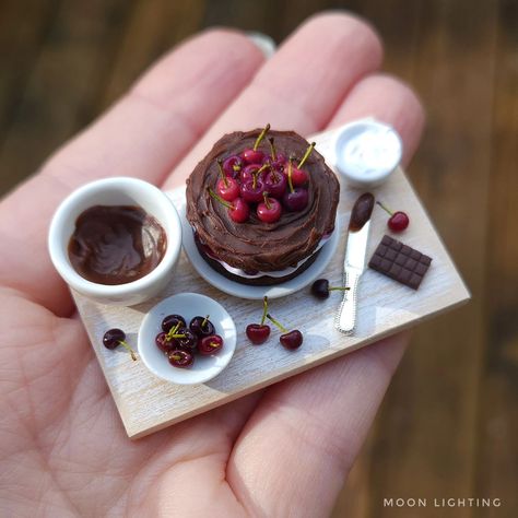 Some baking from my tiny kitchen Available on Sunday at 8pm NZST/9am BST/3am CDT . . . . . . #polymerclayfood #polymerclay #miniaturefood #brownies #chocolatecake #chocolate #miniature #mini #112thscale Wool Felting Animals, Mini Bakery, Mini Sculptures, Miniature Cooking, Miniature Chocolate, Miniture Food, Miniature Stuff, Barbie Food, Mini Stuff