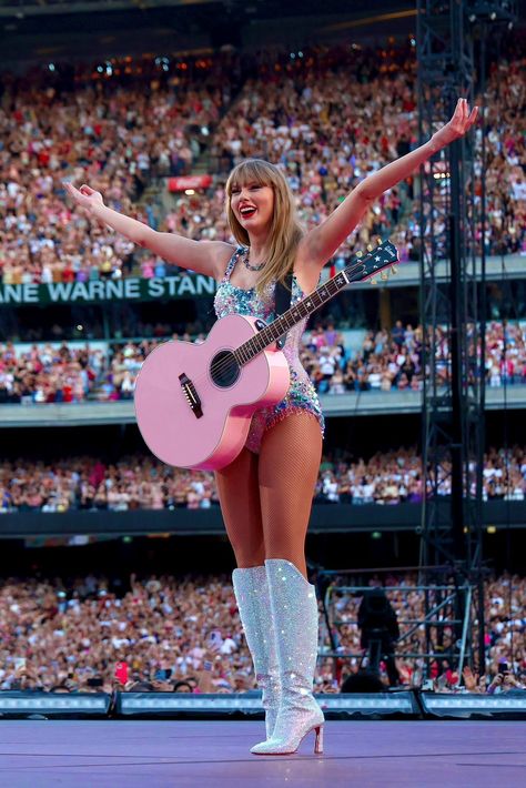 Bookmarks / X Barbie Popstar, Tyler Swift, Instagram Taylor Swift, Eras Tour Lover, Pink Guitar, Taylor Swift Pics, Lover Era, Eras Tour Outfits, Taylor Swift Outfits