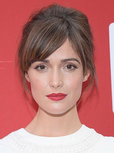 20 celebrity fringes: hair inspiration - Cosmopolitan Trendy Hair With Bangs, Side Fringe Hairstyles Medium, Bangs Style, Swept Fringe, Side Bangs Hairstyles, Side Fringe, Swept Bangs, Rose Byrne, Prom Hairstyles For Short Hair