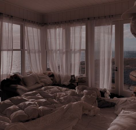 Huge Room Aesthetic, Big Cosy Bedroom, House Inside Background, Therapy Room Aesthetic, Atlanta Penthouse, Bedroom Big Bed, Big Comfy Bed, Calm House, Architectural Board