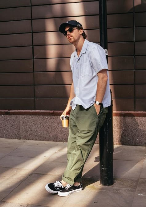 Estilo Vans, Minimalist Fashion Men, Mens Casual Outfits Summer, Street Style Outfits Men, Mens Casual Dress Outfits, Men Stylish Dress, Mens Outfit Inspiration, Mens Fashion Streetwear, Cool Outfits For Men