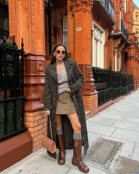 Biker Boots Outfit, Fall Boots Outfit, Winter Boots Outfits, Simple Fall Outfits, Todays Outfit, Biker Boots, Look Book, Autumn Outfit, Outfit Inspo Fall