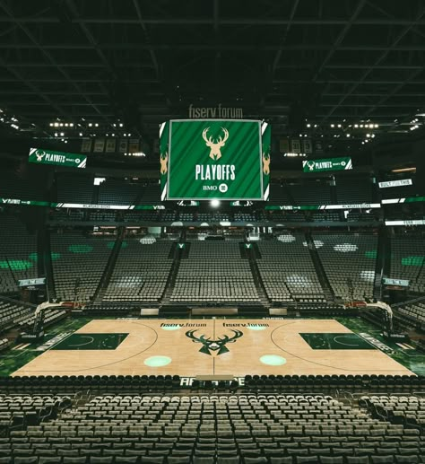 Nba Court, Nba Basketball Court, Milwaukee Bucks Wallpaper Iphone, Bucks Basketball, Milwaukee Bucks Basketball, Vintage Milwaukee Bucks, Boston Celtics Basketball, Basketball Games, Milwaukee Bucks