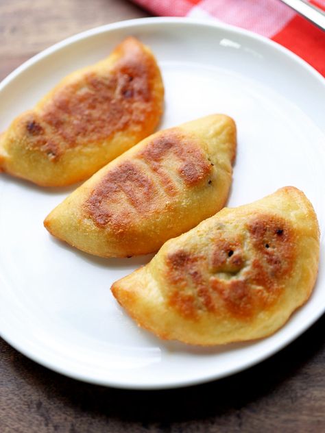 Keto Empanadas - Healthy Recipes Blog Recipes With Alfredo, Egglife Wrap Recipes, Empanadas Filling, Keto Empanadas, Easy Empanadas Recipe, Fathead Dough, Healthy Flour, Keto Beef, Beef Empanadas