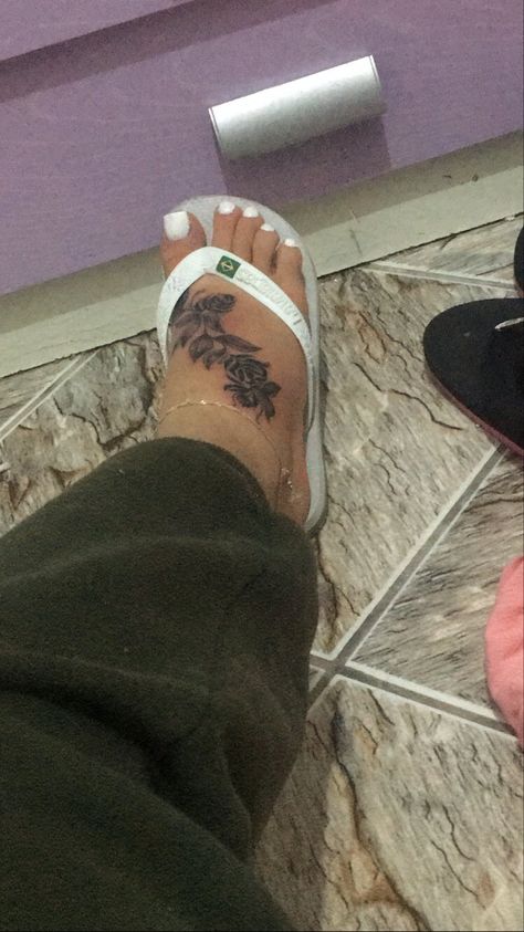 Pretty Foot Tattoos For Women, Cute Foot Tattoos, Leg Sleeve Tattoos, Leg Tattoo Ideas, Girl Thigh Tattoos, Tattoo Foot, Ankle Tattoos For Women, Foot Tattoos For Women, Tattoos For Women Flowers