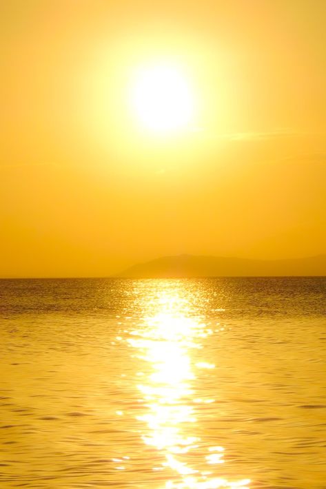 #sunset #sunsetaesthetic #sea #aesthetic #beach Yellow Sea Aesthetic, Yellow Beach Aesthetic, Sun Astethic, Sun Shine Aesthetic, Sole Aesthetic, Sun Moodboard, Sunny Background, Dslr Blur Background, Sunshine Aesthetic