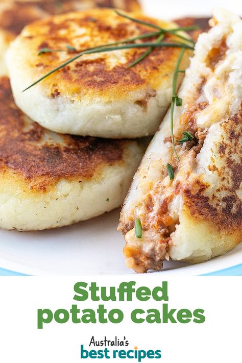 Use up those leftovers in the fridge with these yummy stuffed potato cakes. I used leftover bolognese but you could fill them with savoury mince or taco mince as well. Just don’t forget the cheese for extra melty ooziness. Stuffed Potato Cakes, Leftover Bolognese, Mince Dishes, Savoury Mince, Potato Cakes Recipe, Minced Beef Recipes, Stuffed Potato, Fresh Fruit Smoothies, Filling Dinner