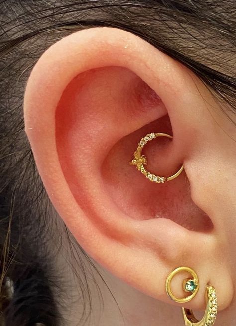 Daith Piercing Aesthetic, Gold Daith Piercing, Piercing Styling, Daith Ear Piercing, Piercing Aesthetic, Ear Curation, Daith Earring, Daith Rings, Daith Jewelry