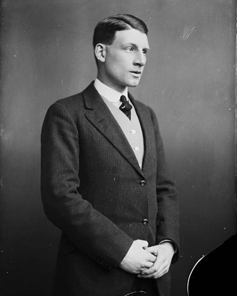 L. J. Summerhaye on Instagram: “Siegfried Sassoon by George C. Beresford, 1916 . . . #siegfriedsassoon #poet #warpoet #writer #author #portrait #portraitphotography…” Siegfried Sassoon, Bygone Era, Poets, Photography, On Instagram, Instagram