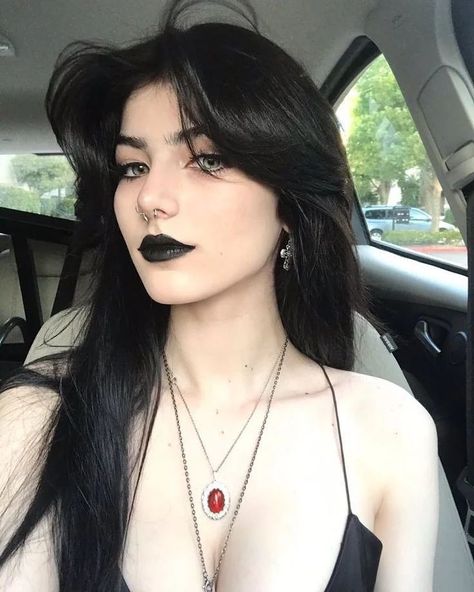 Sinister Darling on Instagram: “Queen of black 🖤 #sinisterdarling” Gothic Hairstyles, Goth Hair, Goth Beauty, Goth Women, Long Black Hair, Goth Aesthetic, Gothic Girls, Pale Skin, Mode Inspiration