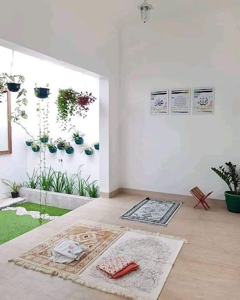 ژیانی دونیا هەرزان فرۆشڪەن بەهەشتی پێ بڪڕن💚. Muslim Prayer Room Ideas, Prayer Room Ideas, Lots Of Plants, Prayer Corner, Islamic Decor, Prayer Room, Ramadan Decorations, Home Design Decor, Home Design Plans