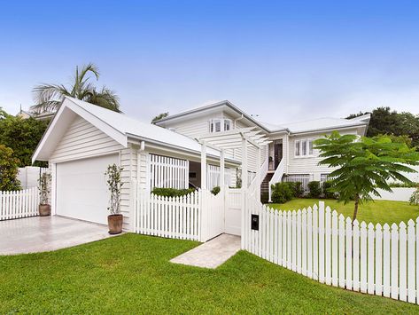 Hamptons House Exterior, Garage Extension, Queenslander House, Weatherboard House, Garage Door Types, Carport Garage, Carport Designs, Garage Door Design, Hamptons House