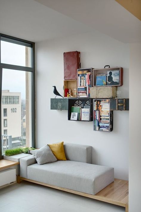 Wall-Mounted Box Shelves – A Trendy Variation On Open Shelves Diy Sofa, Design Del Prodotto, Cozy Apartment, A Living Room, Book Shelf, Design Case, Small Living, Reading Nook, Design Interior