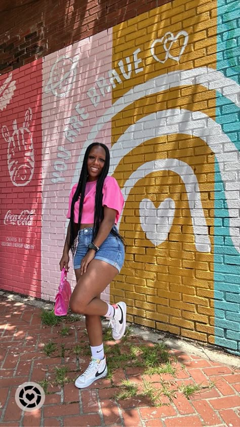 Black Girl standing in front of a mural with a pink crop top, denim shorts, white Nike socks, and whit nike blazer mid ‘77 sneakers. She is holding a pink purse. She has a braids in her hair. Pink Nike Blazer Outfit, Blazer Shoes Outfit, School Outfit Ideas Summer, Cropped Tee Outfit, Sneaker Outfit Ideas, Summer Outfits Pink, Pink Sneakers Outfit, Denim Shorts Outfit Summer, Pink Summer Outfits