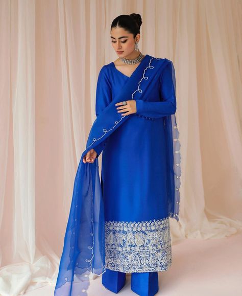 Blue Kurta Woman, Royal Blue Suits Women Indian, Blue Gazelle, Royal Blue Long Dress, Bridal Suits Punjabi, Eid Outfit Ideas, Dress Designs For Stitching, Long Kurtas, Bridal Suits