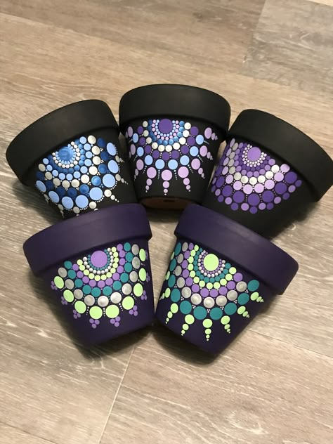 Pot Painting Mandala, Dot Mandala On Pots, Mandala Flower Pot Painting, Stash Jar Ideas Diy Paint, Dot Painting On Pots, Mandala Pottery Painting, Mandala On Pot, Clay Pot Designs Paint, Pot Mandala Art