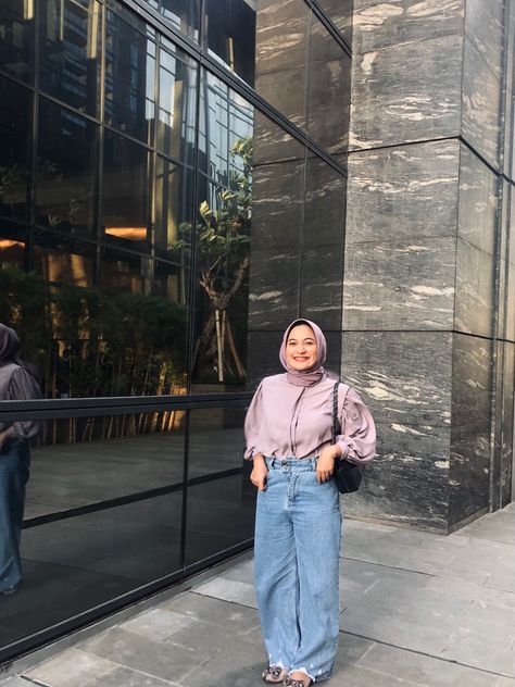 Ootd Loose Jeans Hijab, Highwaist Jean Outfits Hijab, Loose Jeans Outfit Hijab, Ootd Big Size Casual, Ootd Hijab Big Size, Casual Chic Hijab, Plus Size Outfits Hijab, Ootd Hijab Plus Size, Highwaist Jean Outfits