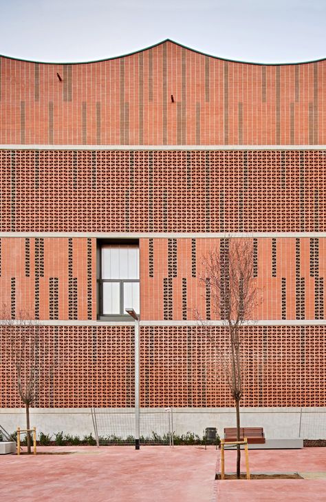 Indoor Sports Court, Types Of Bricks, Sports Centre, Basement Floor Plans, Timber Roof, Brick Architecture, Urban Fabric, Brick Facade, Natural Ventilation