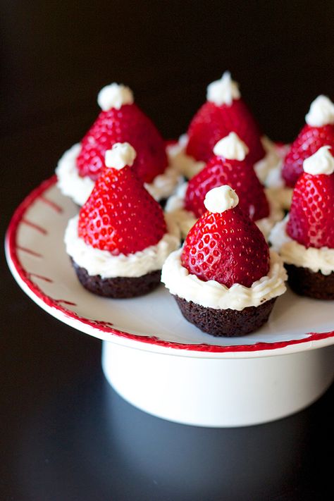 Tree Cake, Brownie Bites, Christmas Brunch, Christmas Food Desserts, Xmas Food, Santa Hats, Christmas Party Food, Christmas Cupcakes, Christmas Snacks