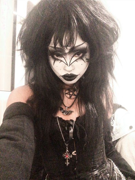 Black Goth Makeup, Goth Makeup Looks, Trad Goth Makeup, Goth Eye Makeup, Rare Features, Inspo Makeup, Goth Subculture, Trad Goth, Alt Makeup