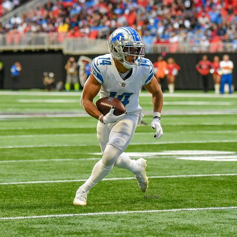 Amon Ra St Brown, Detroit Lions Helmet, Amon Ra, Detroit Lions Logo, Nfl Football Pictures, Detroit Lions Football, Detroit Sports, Nfl Photos, Lions Football