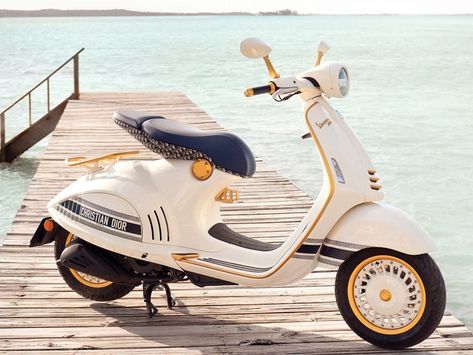 Dior Vespa, Vespa Helmet, Vespa 946, Dior Price, Scooters Vespa, New Vespa, Wallpaper Designs For Walls, Best Bollywood Movies, Vespa Sprint