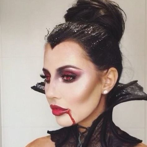 Dracula Makeup, Vampire Hair, Vampire Makeup Halloween, Vampire Halloween Costume, Vampire Makeup, Halloween Costumes Makeup, Halloween Inspo, Halloween Makeup Looks, Halloween Make Up