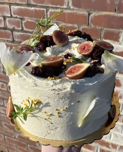 Fig Wedding Cake, Wedding Cake Figs, Wedding Cake With Figs, Cake With Figs, Fig Wedding, Pasteles Aesthetic, Pretty Pastries, Decorating Desserts, Food Vibes