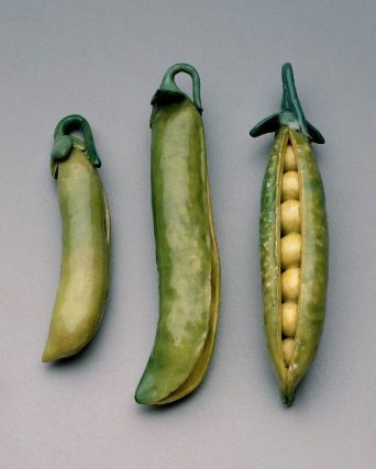 Peapods, ca 1755; Chelsea Manufactory; soft-paste porcelain Misfits Market, Pottery Fruit, Sculptural Ceramics, Antique Bucket, Food Sculpture, Ceramics Inspiration, Pea Pods, Clay Food, Porcelain Flowers