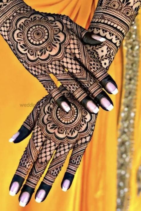 Presenting you latest bridal mehendi designs for brides. from full hand mehendi design to feet meehndi design, we have got all. Click on the picture and head towards our website #weddingbazaar#indianwedding #mehendidesigns #mehendiartists #mehendidesignsforhands #mehendidesignsforhandssimple#mehendidesignsforlegs #mehendidesignsfullhand #mehendidesignssimple #mehendidesignseasy #mehendidesignsbridal #mehendidesigns#mehendidesignsarabic #mehendidesigns #rakhimehendi #rakhimehendidesigns Indian Mehandi, Mehandi Wedding, Karva Chauth Mehndi Designs, Wedding Henna Designs, Mehndi Bride, Indian Mehndi Designs, Tato Henna, New Bridal Mehndi Designs, Mehndi Designs Bridal Hands