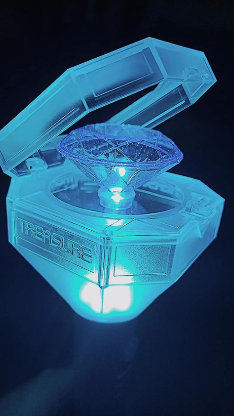 Treasure Lightstick Wallpaper, Teulight Treasure, Treasure Lightstick, Yg Trainee, Treasure Song, Kpop Lightsticks, Treasure Maker, Lightstick Kpop, Treasure Wallpaper