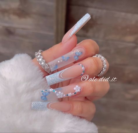 Cinderella Acrylic Nails, Nails Inspiration Butterfly, Baby Blue Quince Makeup, Baby Blue Quince Nails, Maroon Nail Art Designs, Nails Art Winter, Nails Art Christmas, Nail Art 2022, Design Nails Art