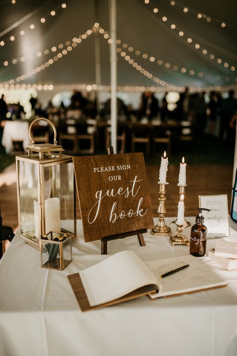 Guest Wedding Table Decor, Gift Tables For Weddings, Wedding Guest Decorations, Wedding Display Table Ideas, Wedding Gifts Table Ideas, Welcome Sign With Lanterns, Sign Table Wedding Decoration, Wedding Sign Book Ideas, Guest Book Area Wedding