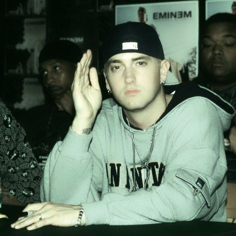 I Love Eminem Profile Pic, Eminem Pfps, Eminem Widget Aesthetic, Eminem Dark Aesthetic, Eminem Old Pics, I <3 Eminem Pfp, Eminem Icon, Eminem Pfp, Rap Boy Eminem