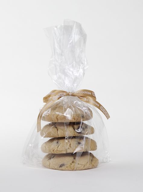 Cookie Packaging Diy, Bag Of Cookies, Packing Cookies For Gifts, How To Pack Cookies, Mini Cookies Packaging Ideas, Cookies Packing Ideas, Individual Cookie Packaging, Cookie Packaging For Shipping, Cookie Giveaway Packaging