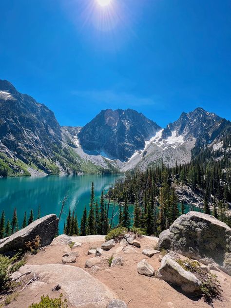 Kachess Lake Washington, Hiking View Aesthetic, Washington Mountains Aesthetic, Washington Hiking Aesthetic, Nature Hiking Aesthetic, Lake In Mountains, Washington State Mountains, Summer Aesthetic Mountains, Colchuck Lake Washington