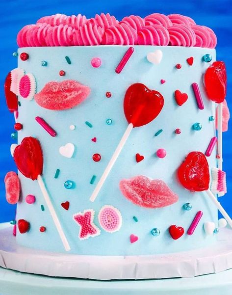 Baby Blue Cake, Red Kisses, Buttercream Decorating, Food Bakery, Funny Birthday Cakes, Valentine Desserts, Valentines Day Cakes, Bakery Packaging, Valentines Day Desserts