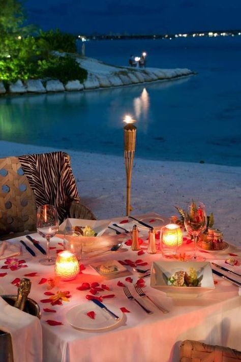 Romantic dinner on the beach Dream Dates, Beach Dinner, Romantic Beach, St Regis, Romantic Night, Romantic Places, Romantic Dinner, Romantic Evening, Romantic Moments