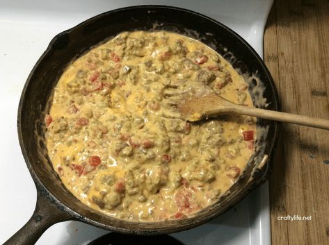 Cast Iron Cowboy Queso Dip Recipe Dutch Oven Queso, Cowboy Queso Dip, Queso Dip Easy, Cowboy Queso, Mexican Dip Recipes, Dutch Oven Recipes Cast Iron, Queso Dip Recipe, Chip Dip Recipes, Oven Meals