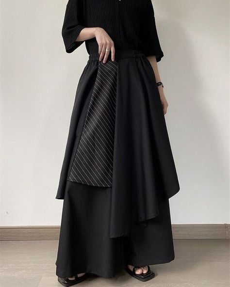 Awesome hip hop crotch pants. Pants That Look Like Skirts, Japanese Long Skirt Outfit, Skirt On Pants, Skirt Pants Outfit, Japanese Street Fashion Women, Japanese Summer Fashion, Skirts Over Pants, Japanese Skirt, Modern Japanese Fashion