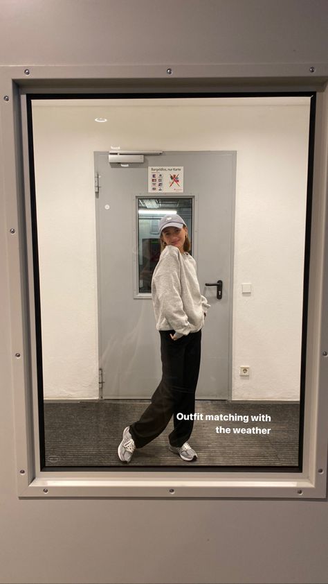 Casual Captions, Insta Captain, Outfit Ig Story, Ootd Instagram Story, Outfit Captions Instagram, Zendaya Snapchat, Ootd Story, Outfit Instagram Story, Ig Caption