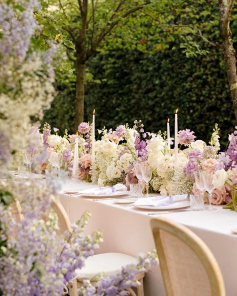 Il Profumo Dei Fiori (@ilprofumodeifiori) • Instagram photos and videos Summer Wedding Reception, Romantic Wedding Receptions, Garden Theme Wedding, Dream Wedding Decorations, Blush Wedding Flowers, Eclectic Wedding, Barbie Wedding, Purple Wedding Flowers, Farmhouse Wedding